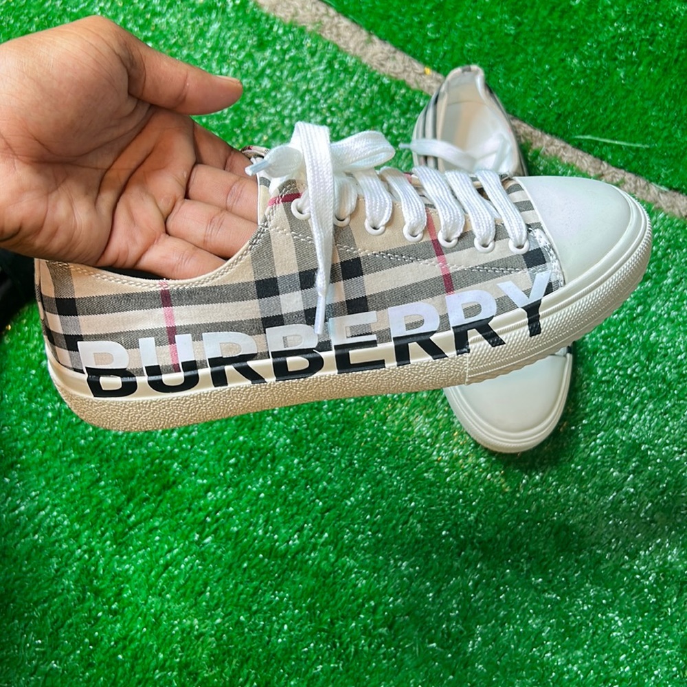 Burberry Low Top Women Shoes